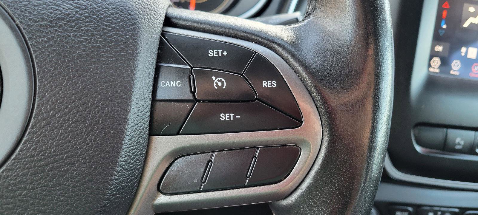 Used 2019 Jeep Cherokee Latitude Plus w/ Cold Weather Group image 17