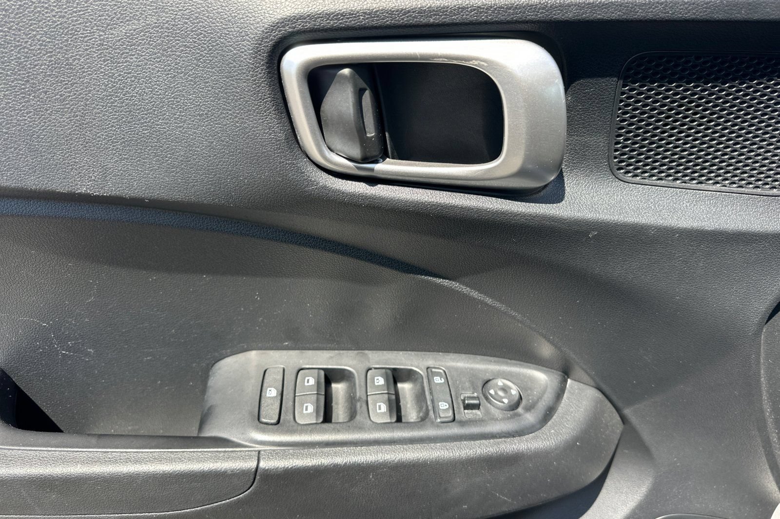 Used 2025 Hyundai Venue SEL FWD image 12