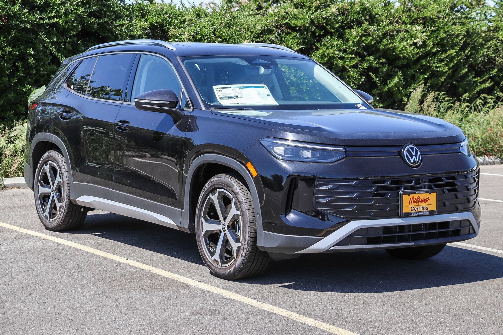 New 2026 Volkswagen Tiguan SE FWD image 3