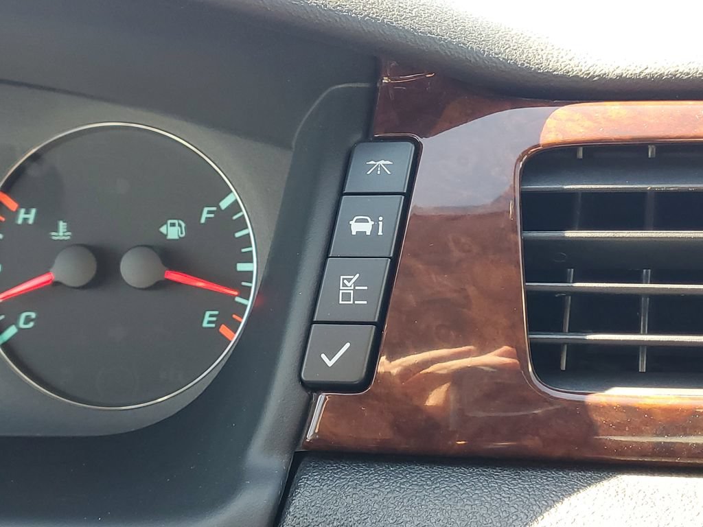 Used 2011 Chevrolet Impala LT w/ Luxury Edition Package FWD image 21
