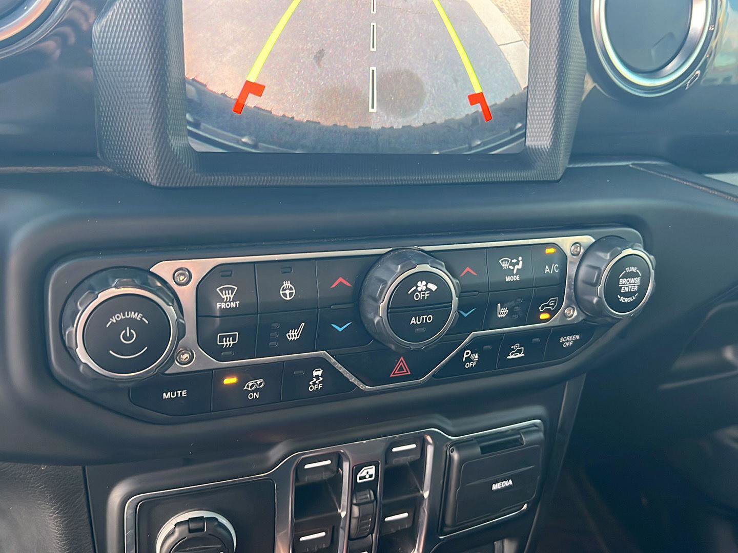 Used 2022 Jeep Wrangler Unlimited Rubicon w/ Xtreme Recon 35" Tire Package image 26