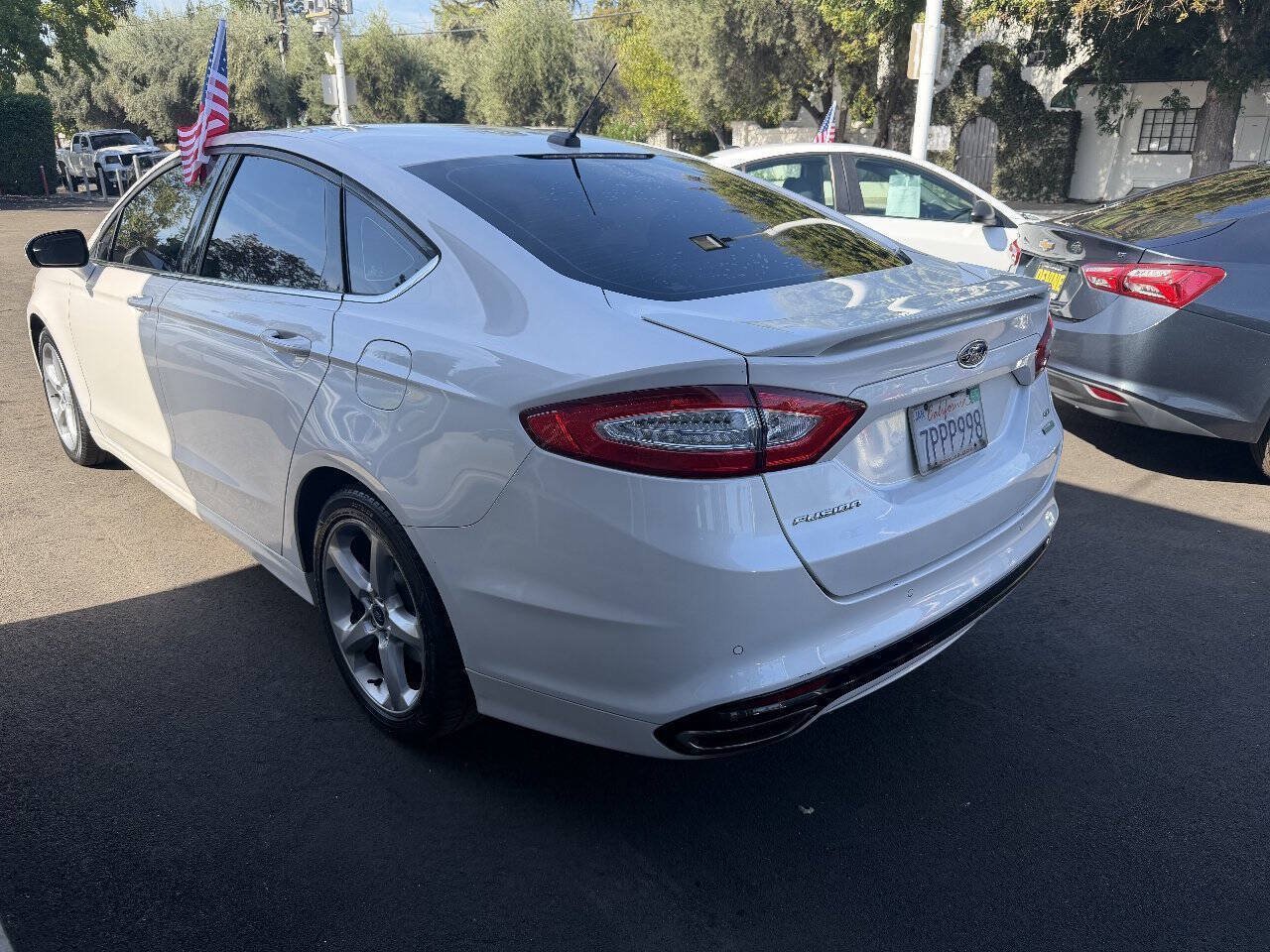 Used 2016 Ford Fusion SE FWD image 5