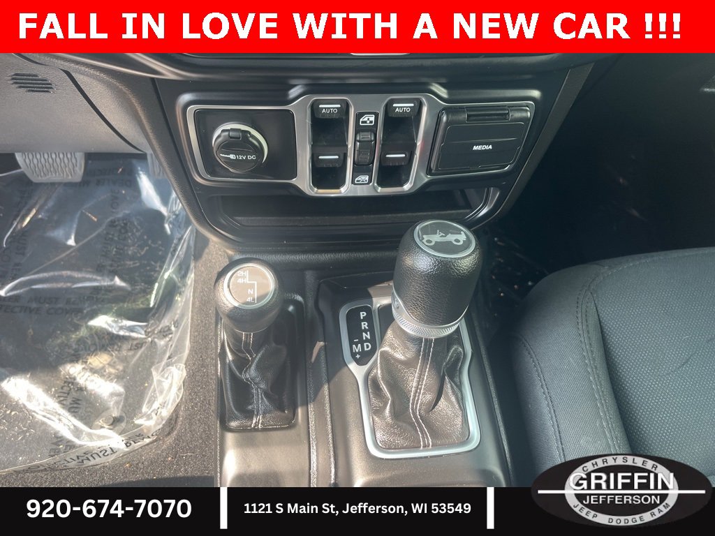 Used 2019 Jeep Wrangler Unlimited Sahara image 12