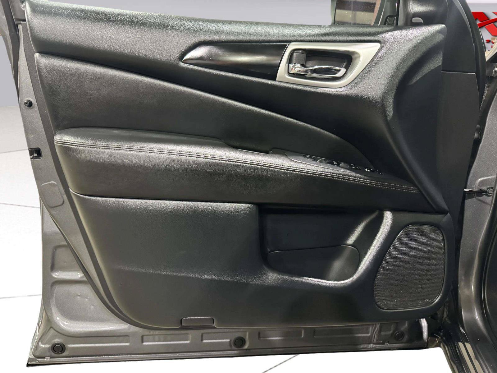 Used 2019 Nissan Pathfinder SV AWD/4WD image 22