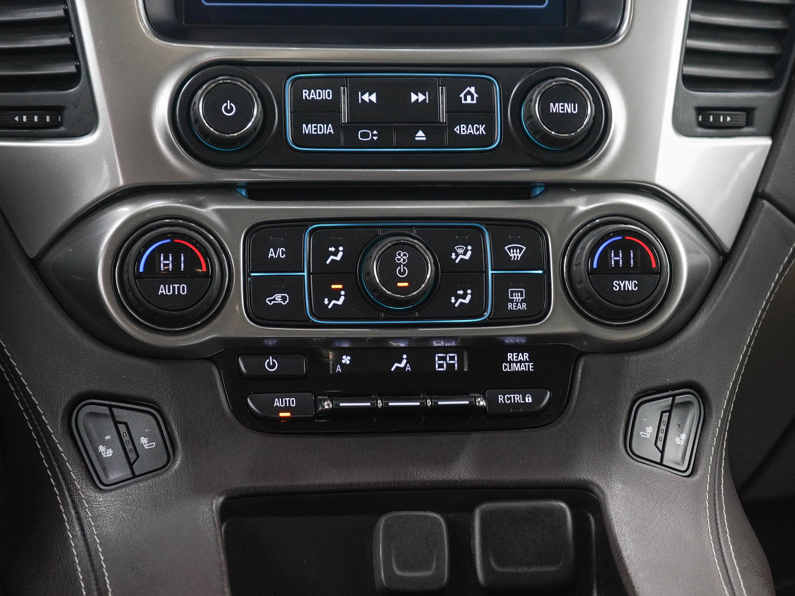 Used 2020 Chevrolet Tahoe LT w/ Luxury Package AWD/4WD image 21