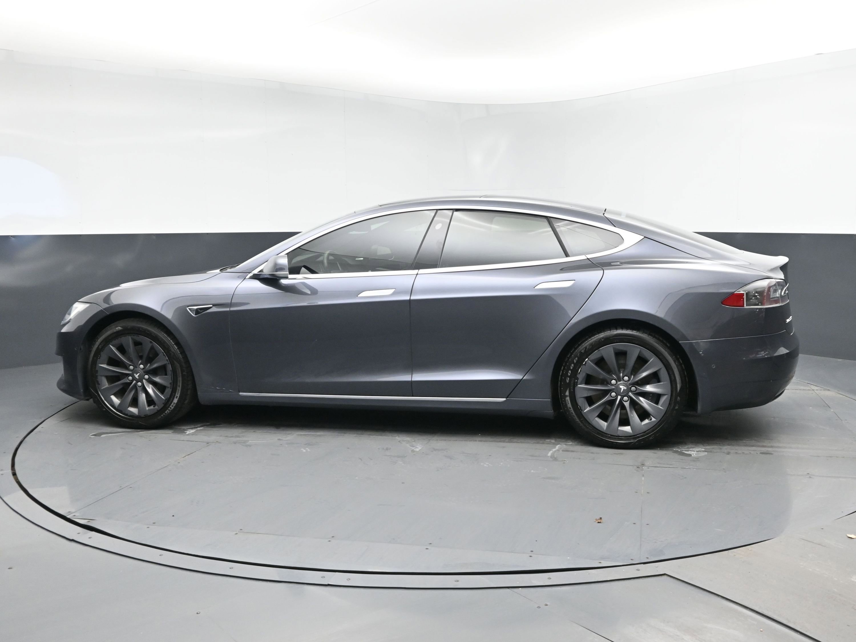 Used 2018 Tesla Model S AWD image 4
