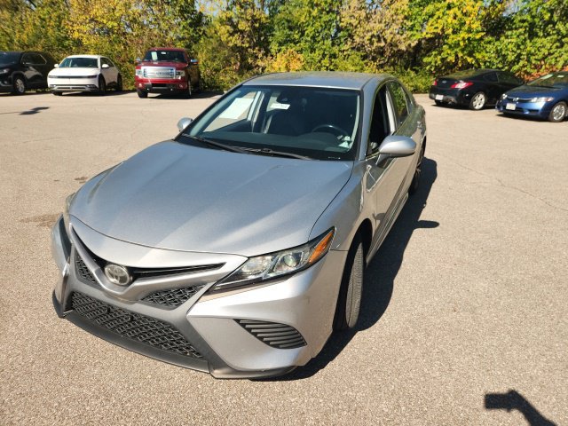 Used 2019 Toyota Camry SE FWD image 2