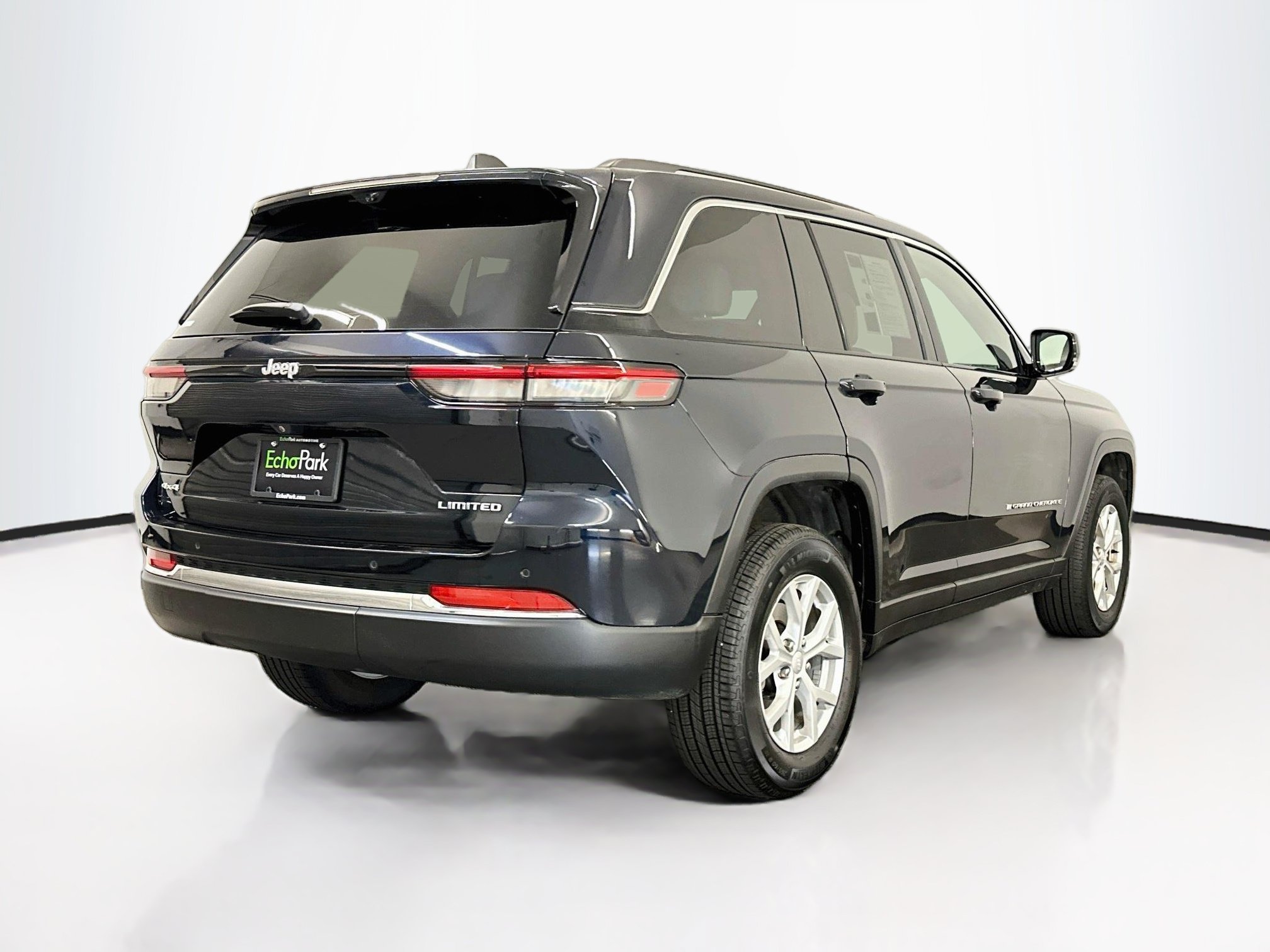 Used 2023 Jeep Grand Cherokee Limited w/ Luxury Tech Group II AWD/4WD image 9