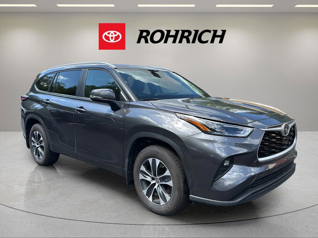 Used 2024 Toyota Highlander XLE AWD/4WD image 4