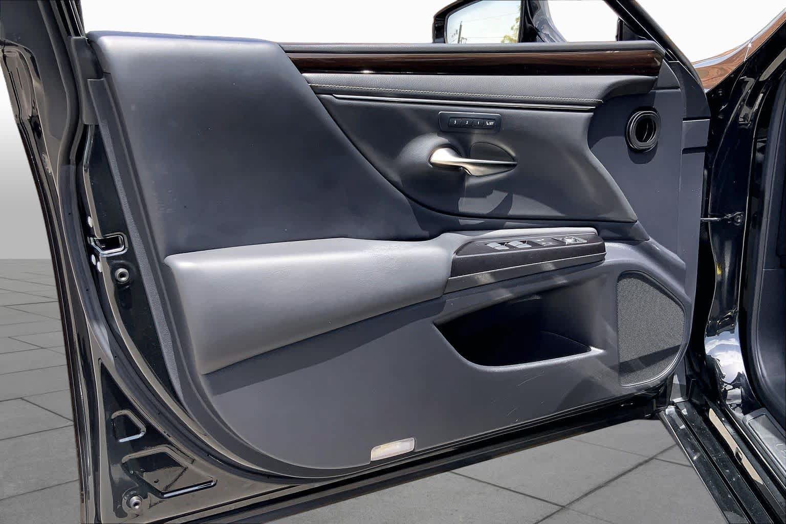 Used 2019 Lexus ES 350 w/ Premium Package FWD image 22