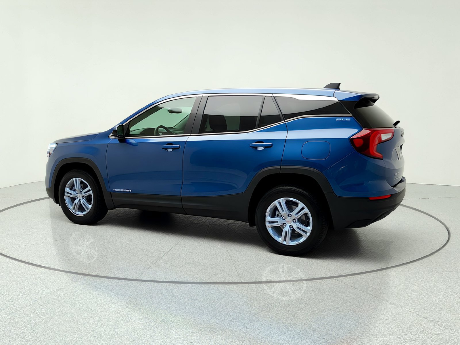 Used 2024 GMC Terrain SLE AWD/4WD image 5