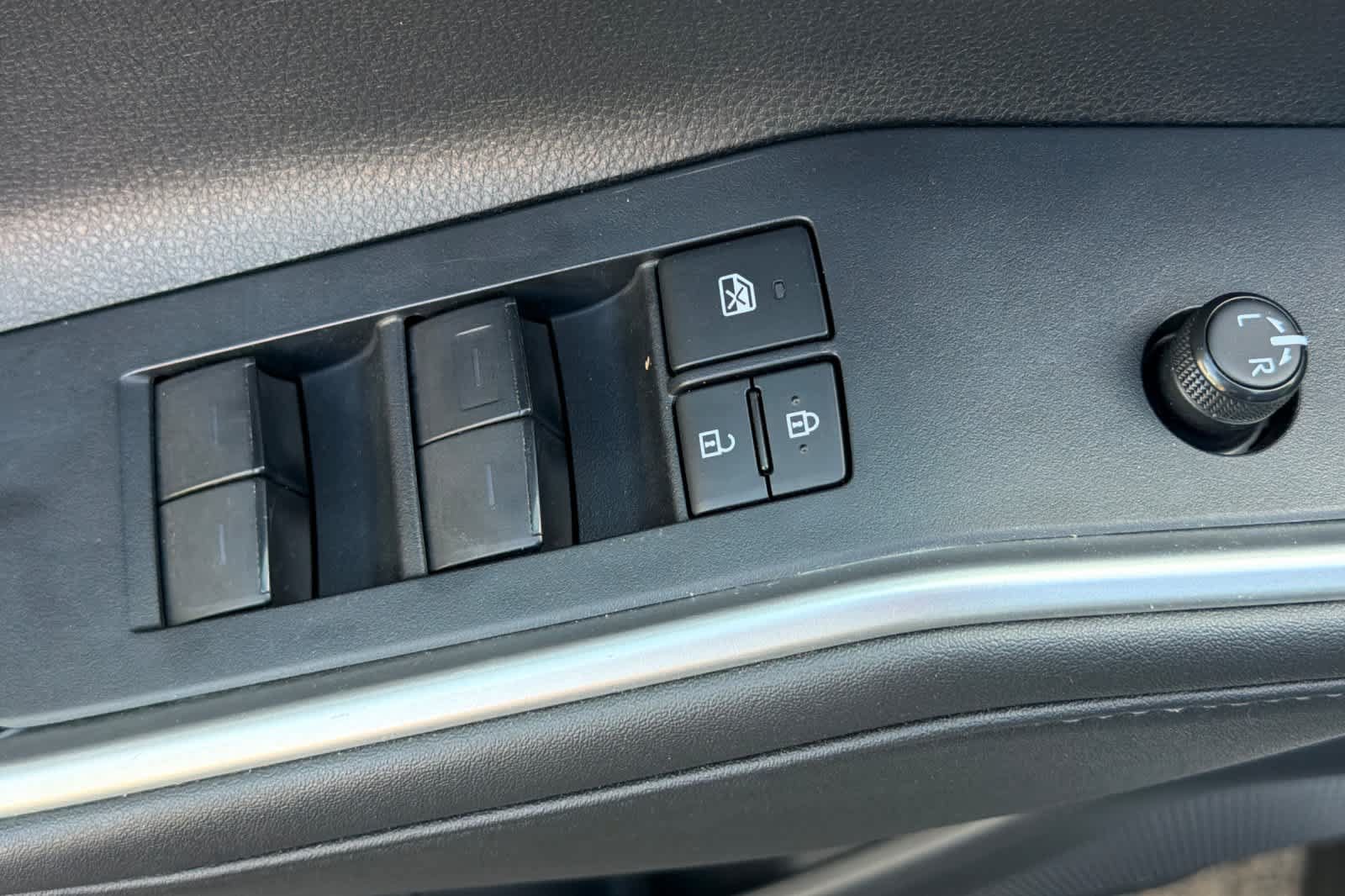 Used 2020 Toyota Highlander XLE AWD/4WD image 15