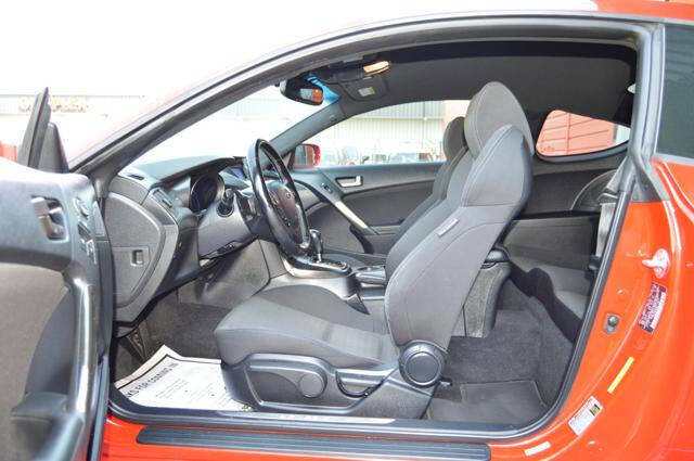 Used 2014 Hyundai Genesis 2.0T image 11