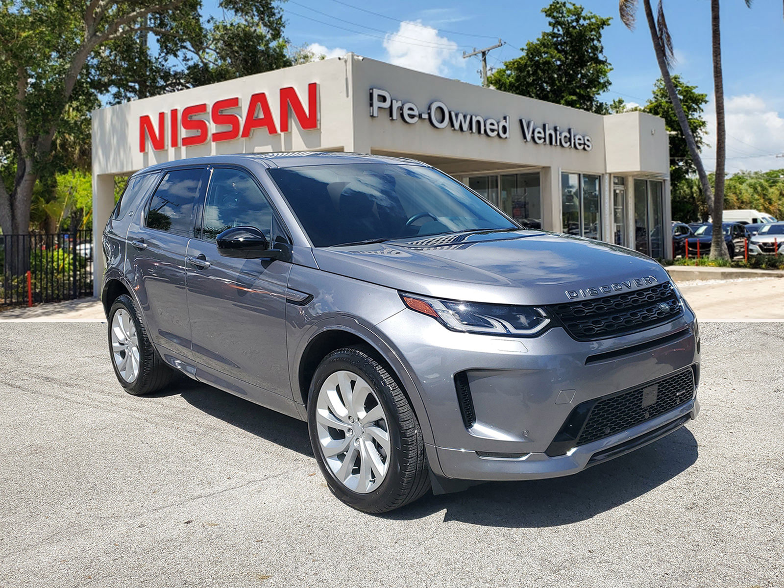 Used 2023 Land Rover Discovery Sport SE R-Dynamic image 3