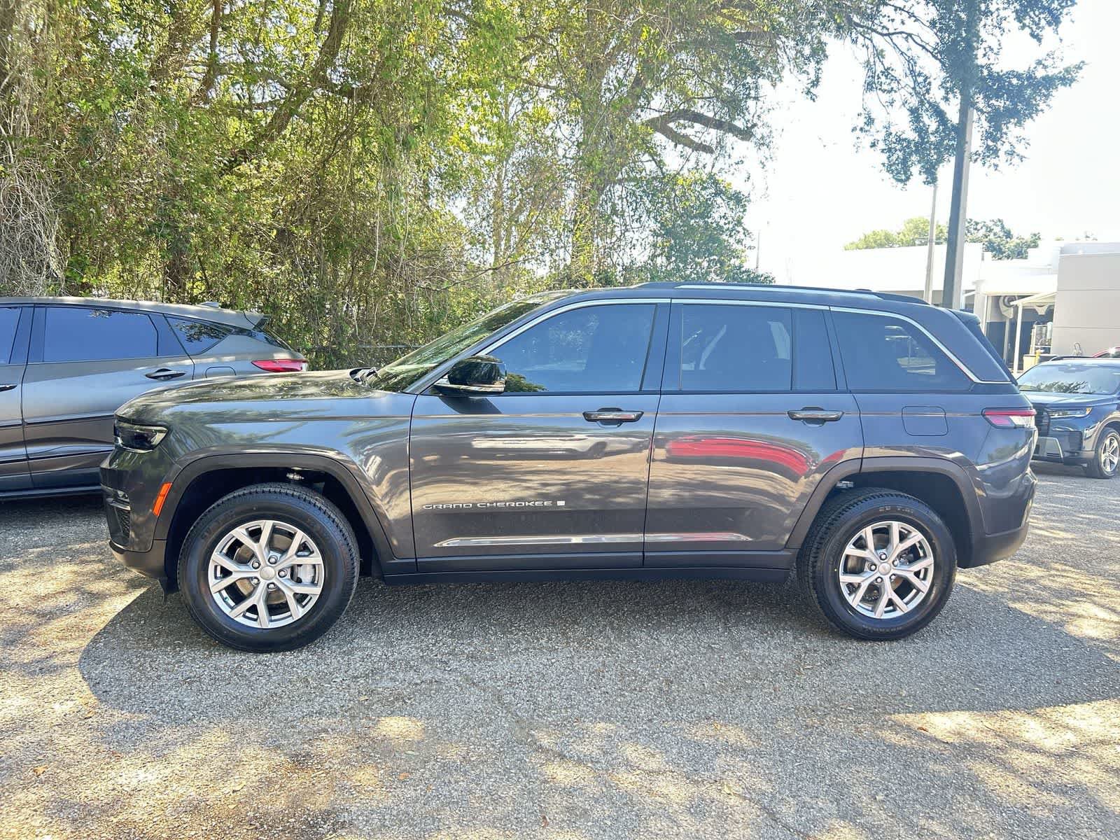 Used 2022 Jeep Grand Cherokee Limited RWD image 4
