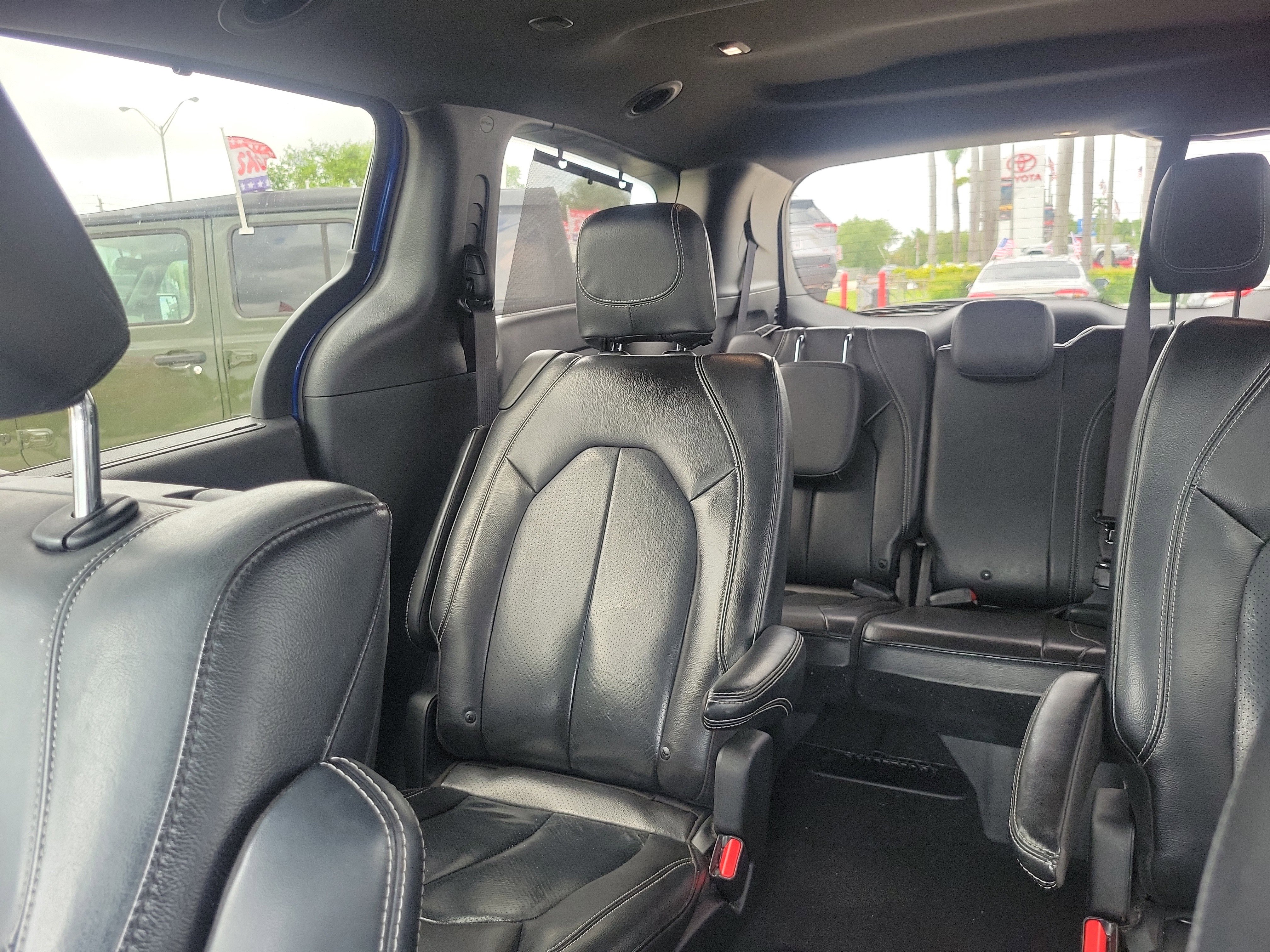 Used 2021 Chrysler Pacifica Touring-L w/ Uconnect Theater Family Group image 21