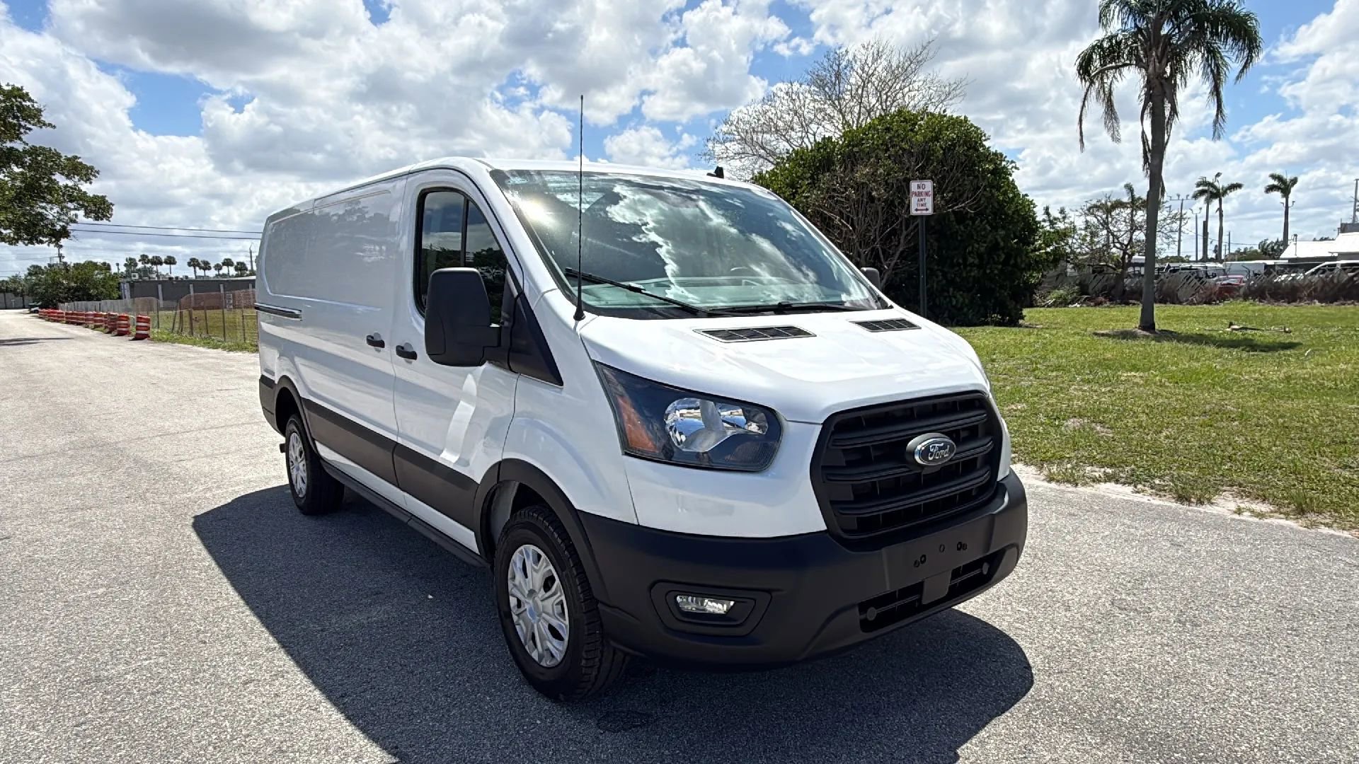Used 2024 Ford Transit 250 Low Roof w/ Exterior Upgrade Package RWD image 9