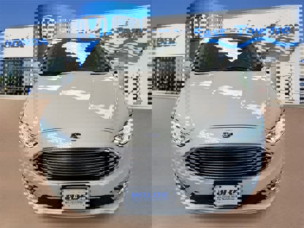 Used 2017 Ford Fusion SE image 3