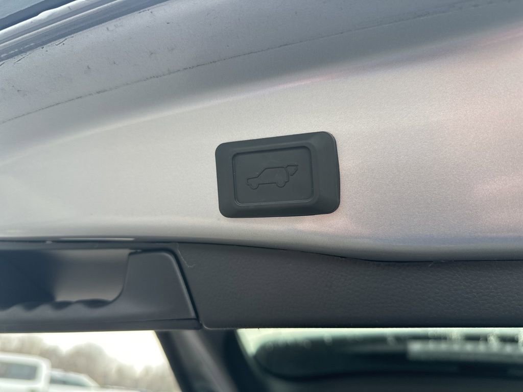 Used 2023 Toyota RAV4 XLE w/ Convenience Package image 11