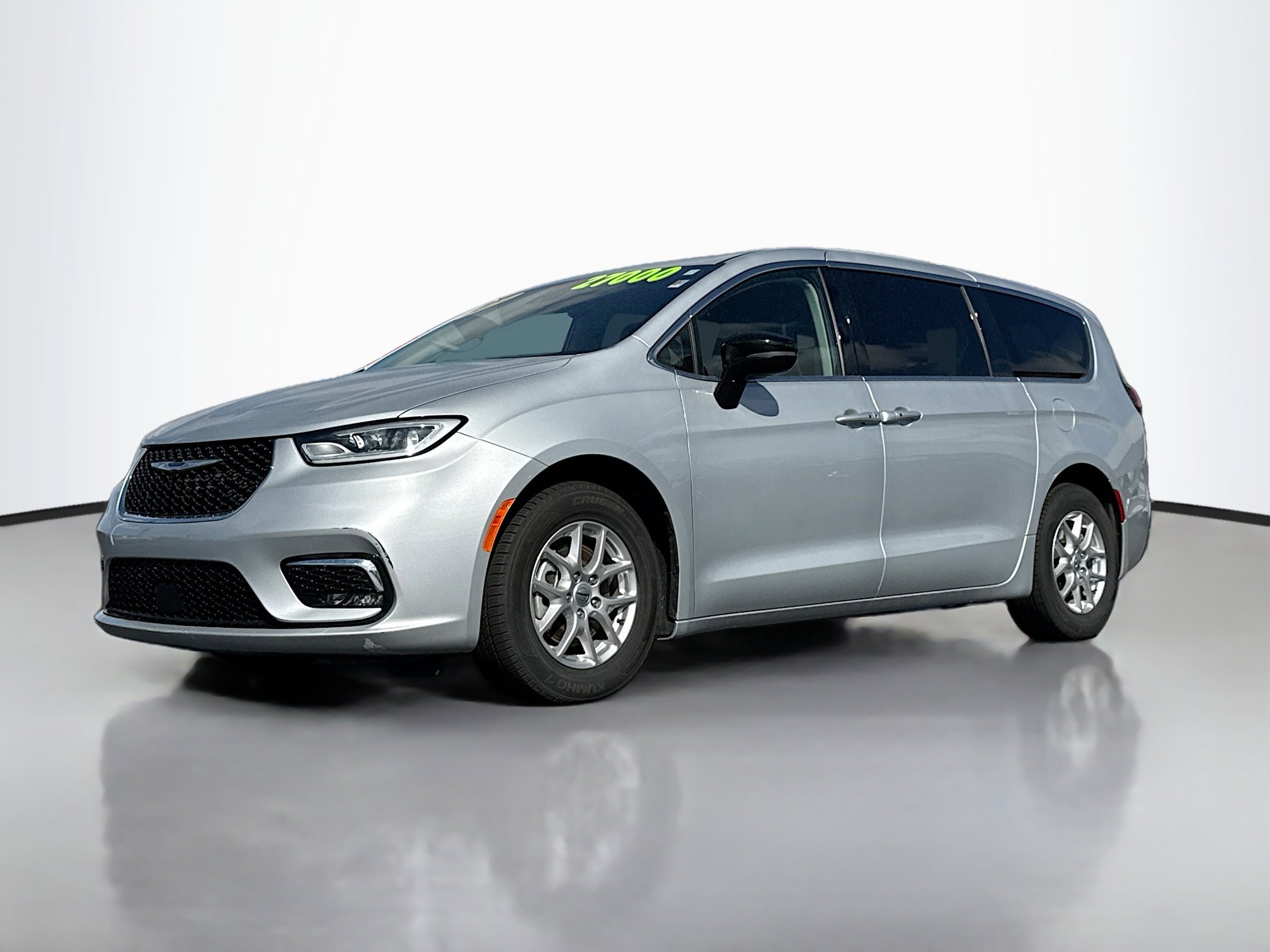 Used 2024 Chrysler Pacifica Touring-L FWD image 13