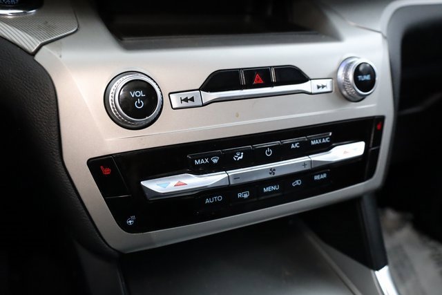 Used 2023 Ford Explorer XLT w/ Equipment Group 202A image 18