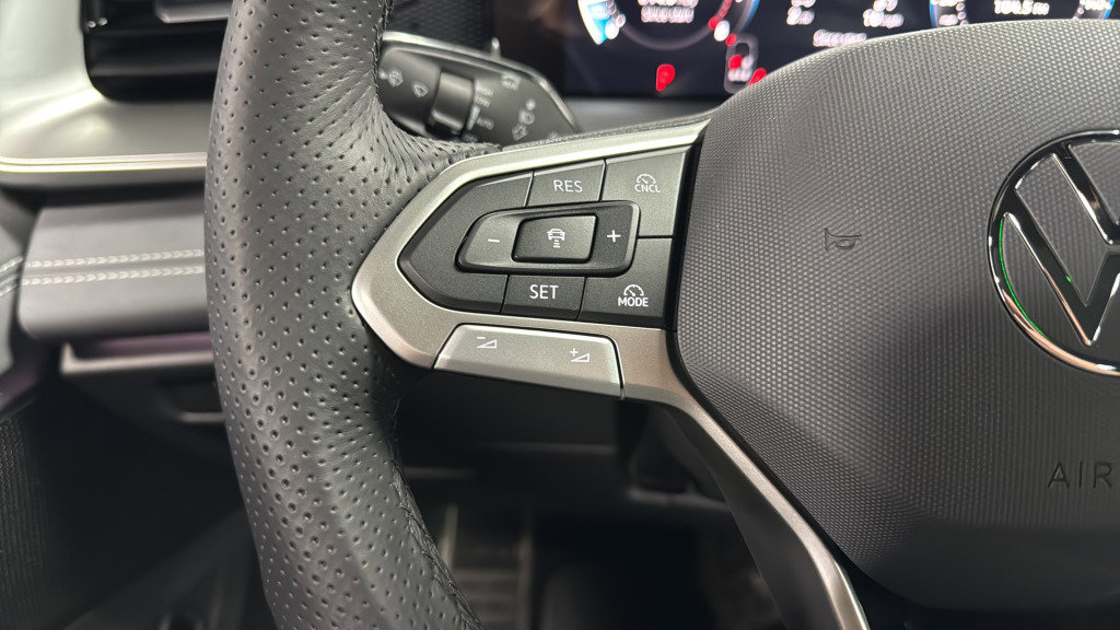 New 2026 Volkswagen Tiguan SE R-Line image 20