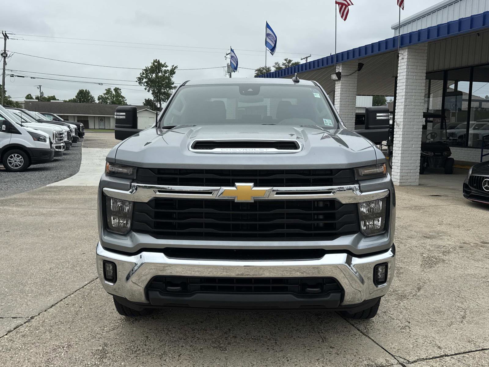 Used 2024 Chevrolet Silverado 2500 LT w/ Convenience Package AWD/4WD image 2