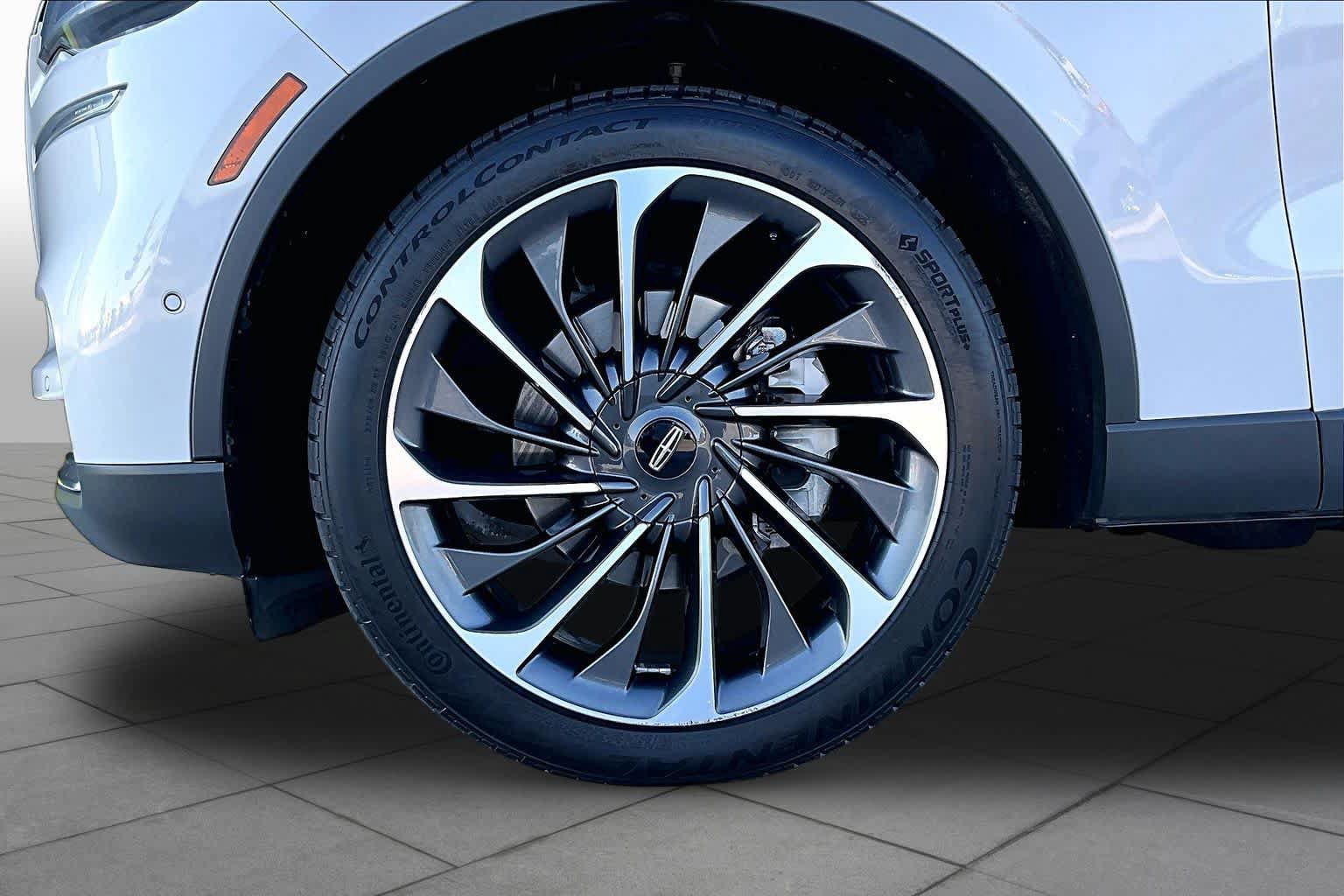 Used 2022 Lincoln Aviator Reserve w/ Equipment Group 201A RWD image 11