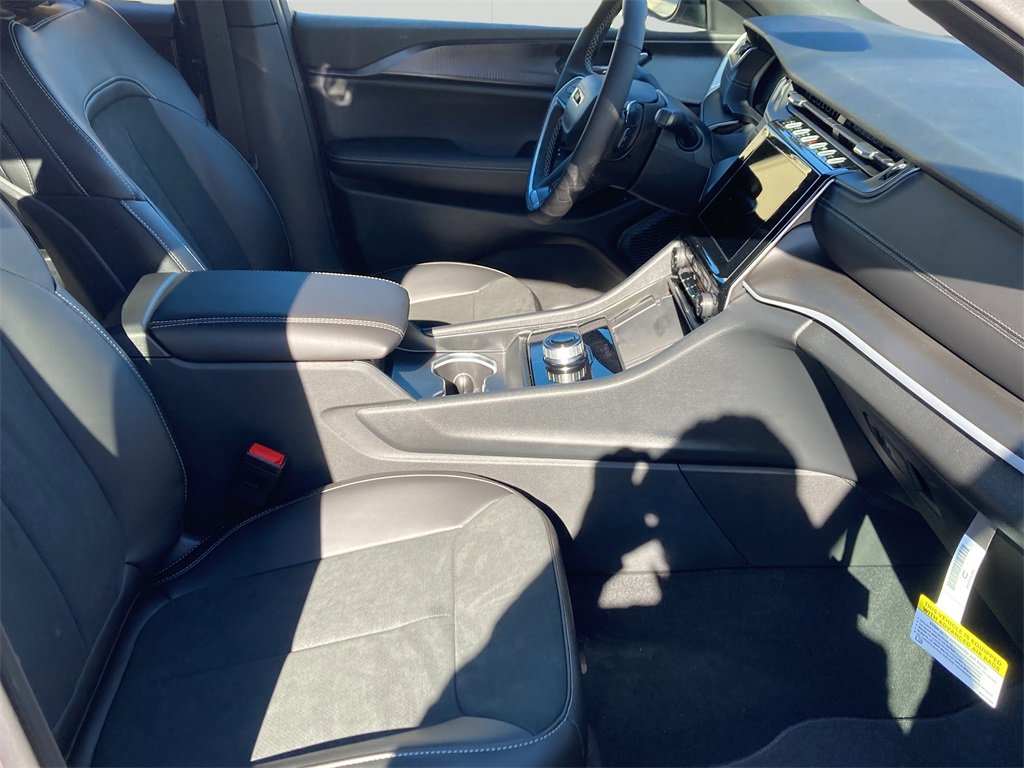 New 2025 Jeep Grand Cherokee L Altitude image 13