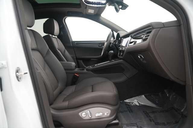 Certified 2026 Porsche Macan AWD/4WD image 21
