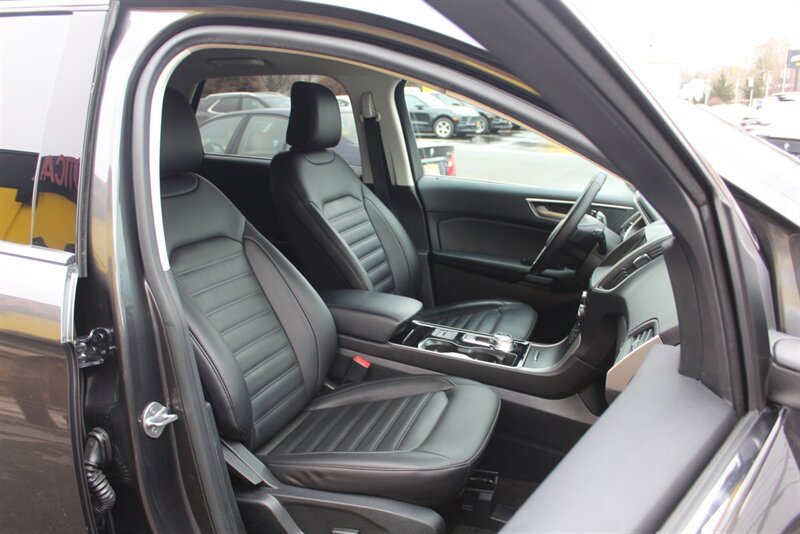 Used 2020 Ford Edge SEL w/ Convenience Package AWD/4WD image 13