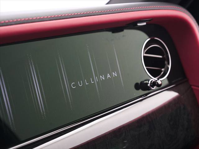 Certified 2025 Rolls-Royce Cullinan AWD/4WD image 34