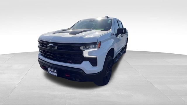 Used 2024 Chevrolet Silverado 1500 LT Trail Boss w/ LT Trail Boss Premium Package AWD/4WD image 2