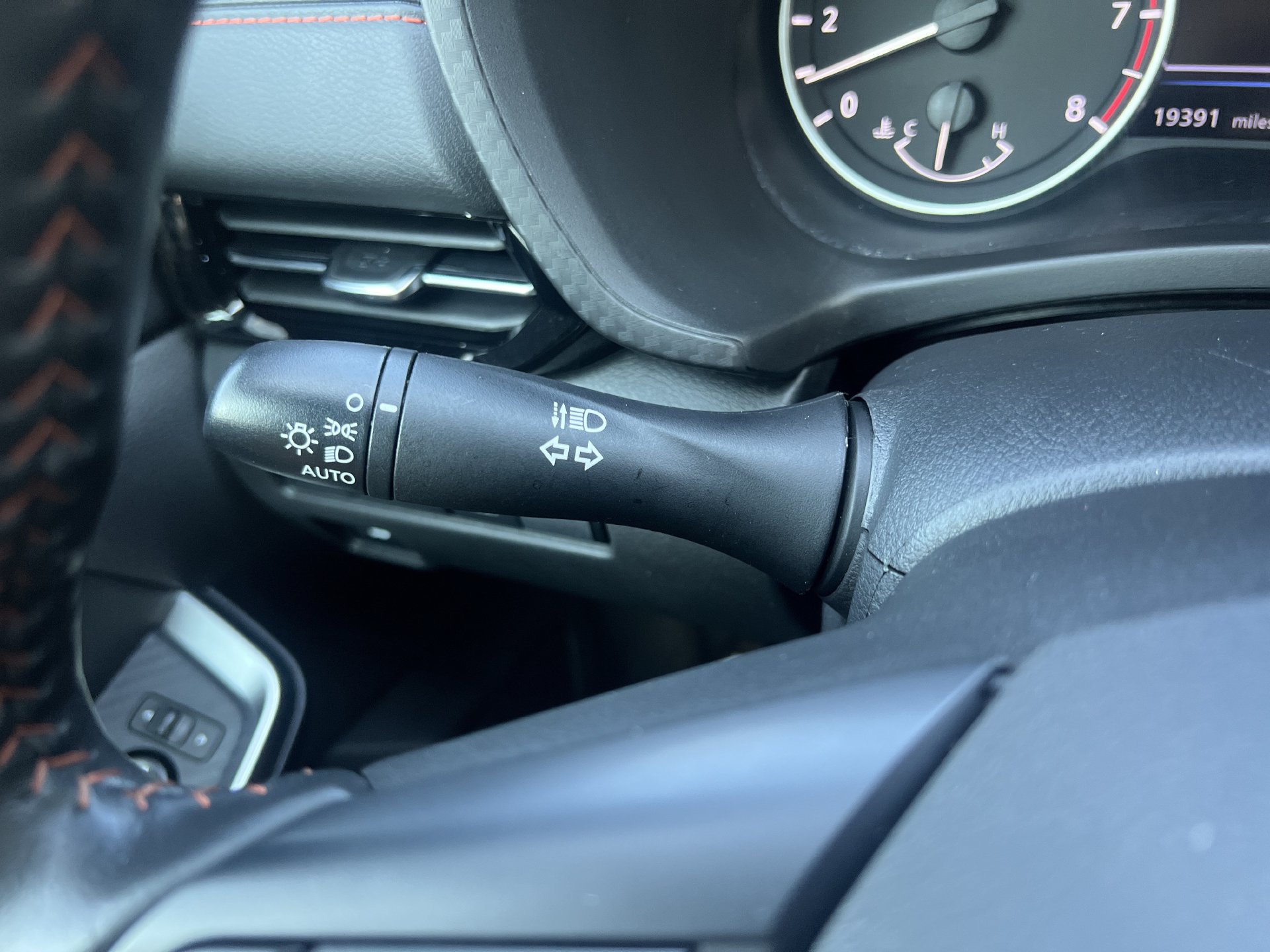 Used 2025 Nissan Sentra SR w/ SR Premium Package FWD image 10