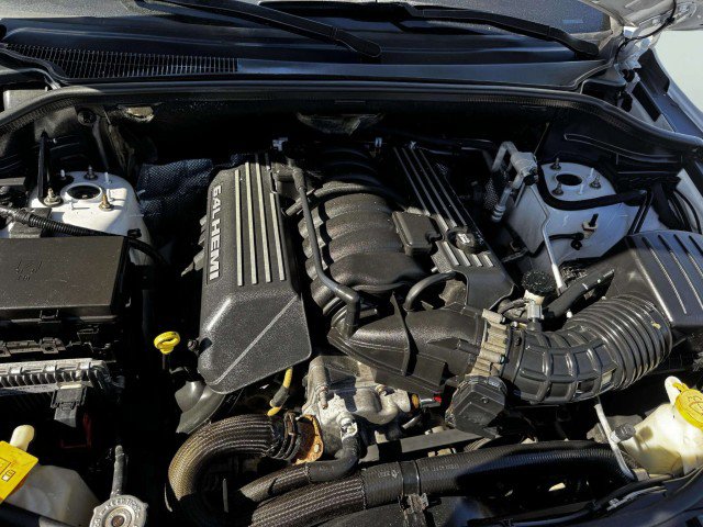 Used 2015 Jeep Grand Cherokee SRT image 58