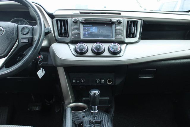 Used 2015 Toyota RAV4 LE AWD/4WD image 17