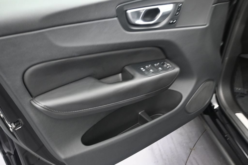 Used 2024 Volvo XC60 B5 Plus w/ Protection Package Premier AWD/4WD image 10