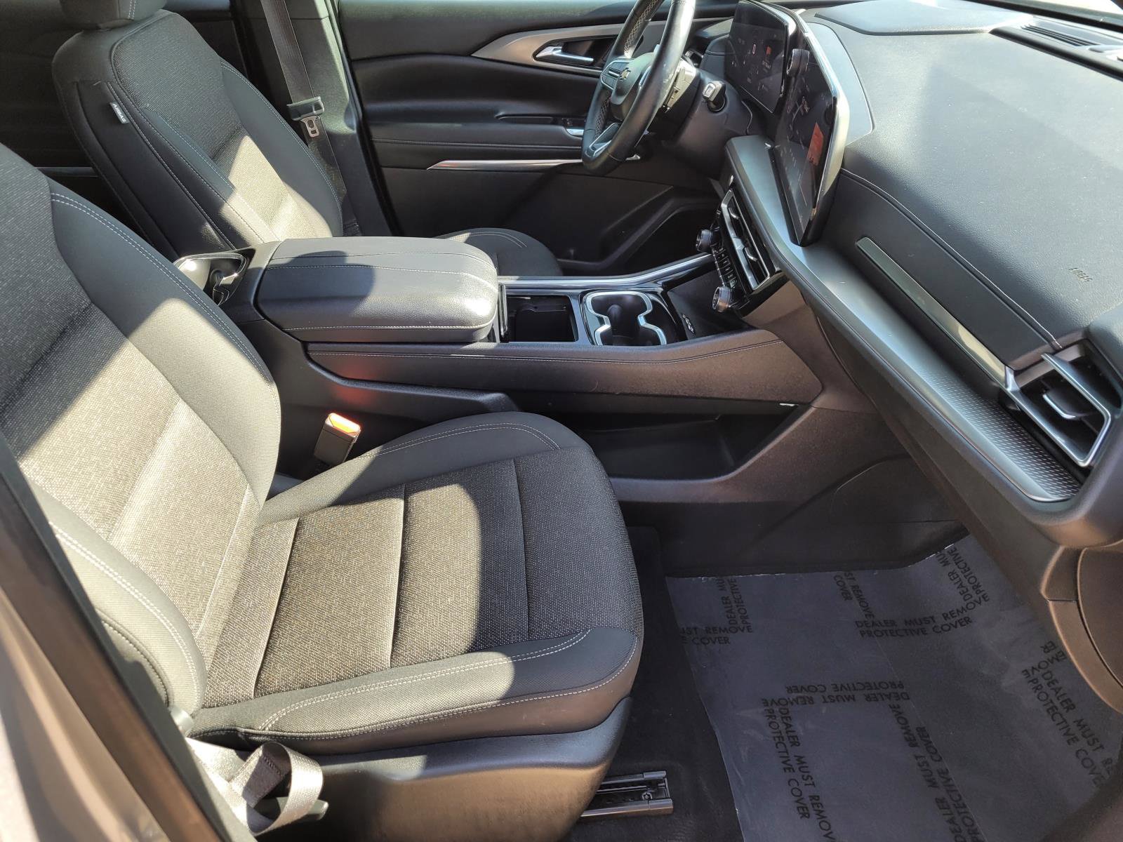 Used 2024 Chevrolet Traverse LT w/ Trailering Package FWD image 10