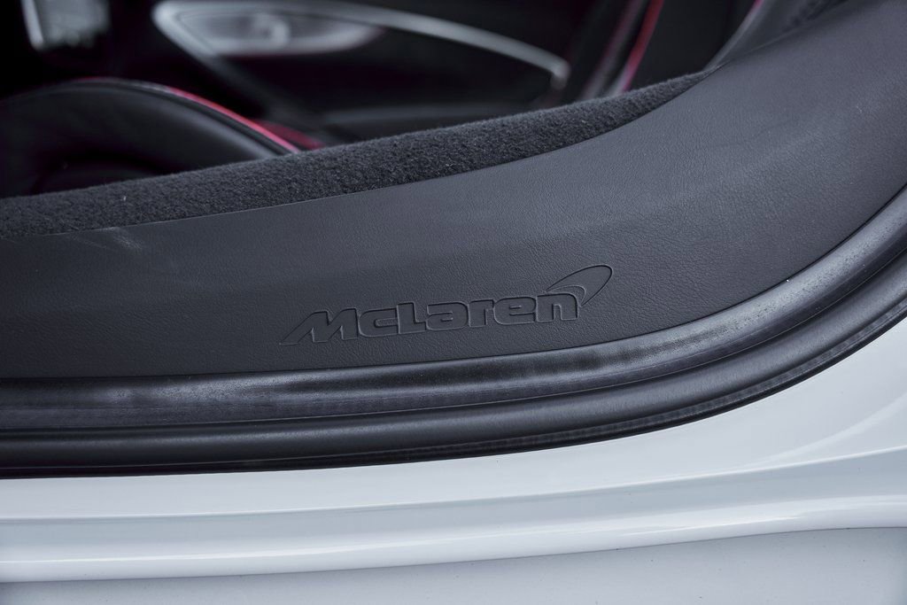 Used 2023 McLaren Artura RWD image 40