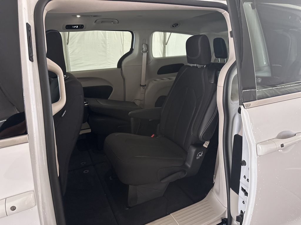 Used 2024 Chrysler Voyager LX FWD image 10