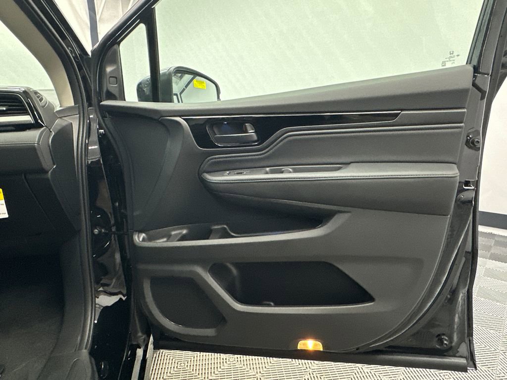 New 2026 Honda Odyssey Touring image 17