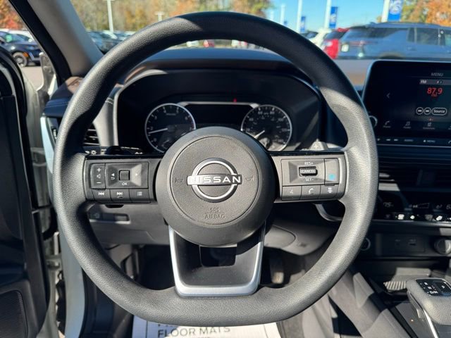 Used 2023 Nissan Rogue SV image 9