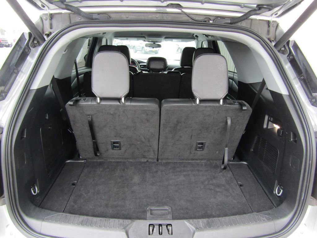 Used 2024 Ford Explorer XLT w/ Equipment Group 202A AWD/4WD image 24