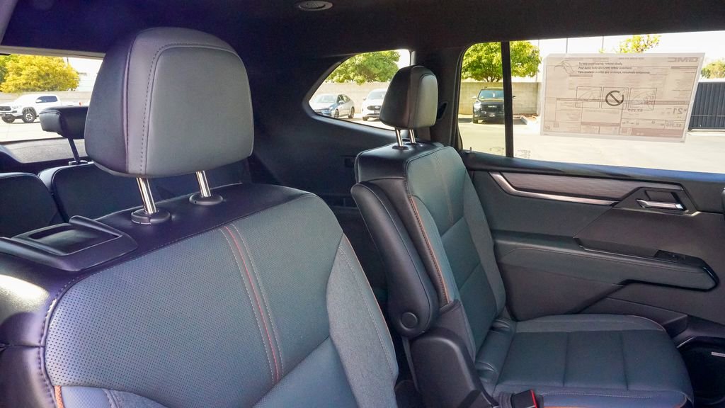 New 2026 GMC Acadia AT4 image 8