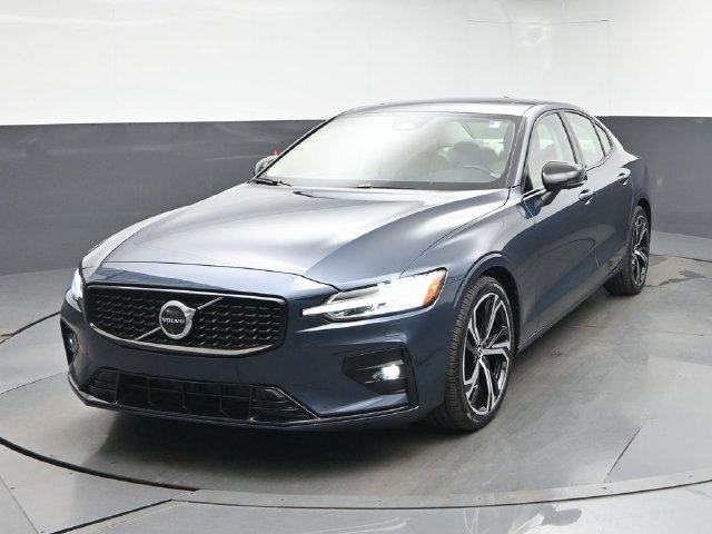 Used 2024 Volvo S60 B5 Plus w/ Climate Package FWD image 3