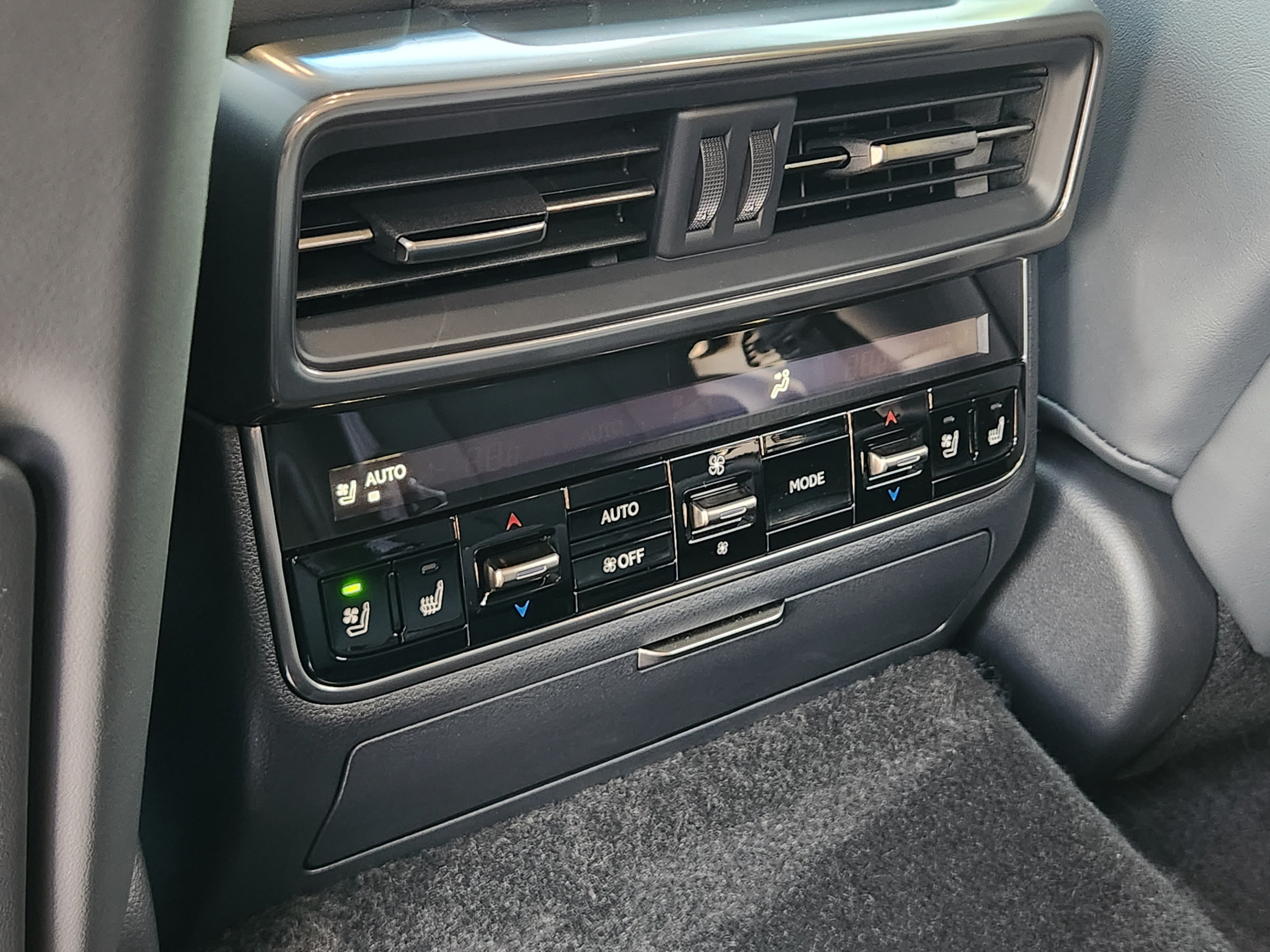 Certified 2025 Lexus LX 700h Luxury w/ Appearance Package AWD/4WD image 29