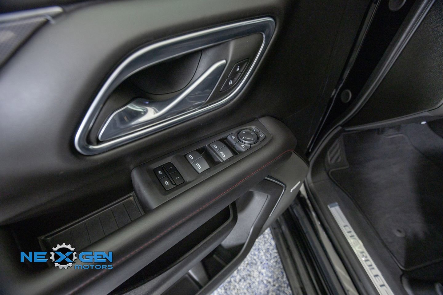 Used 2024 Chevrolet Suburban RST w/ Luxury Package AWD/4WD image 12