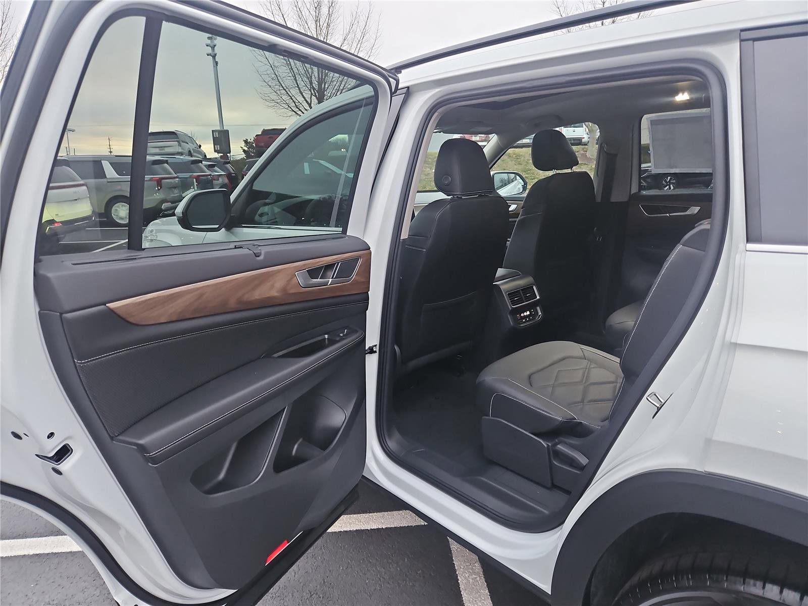 New 2026 Volkswagen Atlas SE image 22