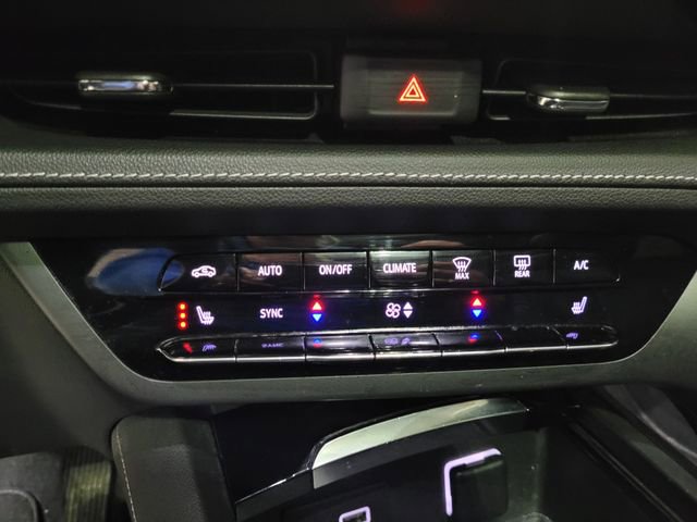 Used 2021 Buick Envision Essence w/ Sport Touring Package image 35