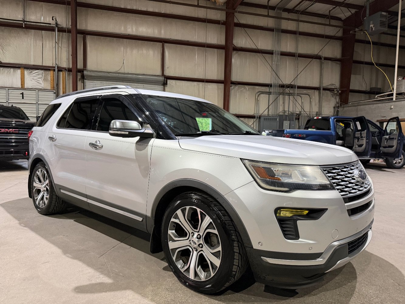 Used 2019 Ford Explorer Platinum AWD/4WD image 2